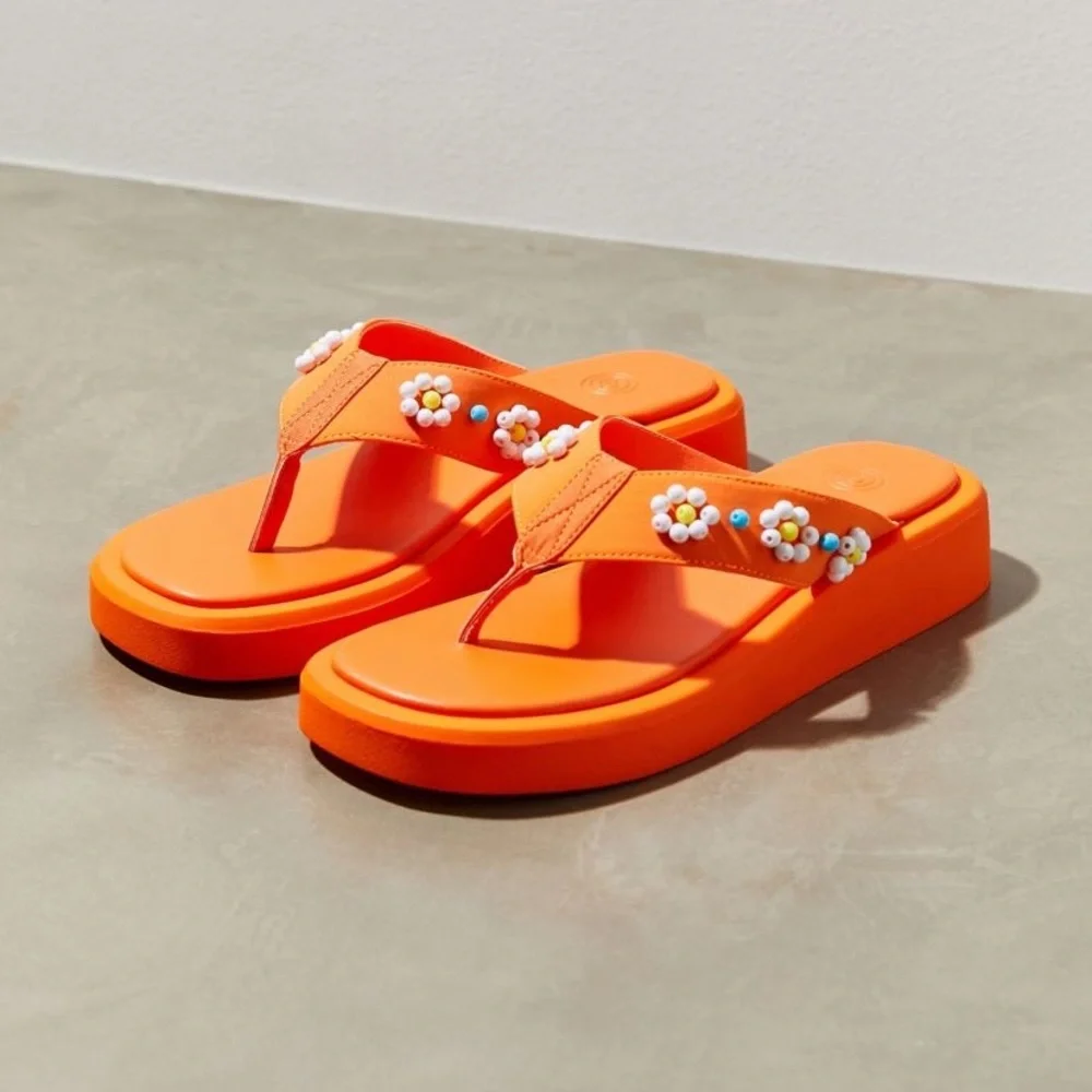 UO embellished Thong sandals - Picture 3 of 5